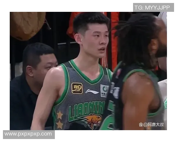 CBA半决赛第三场广东队对阵北京队激战正酣双方争夺总决赛席位的关键战役