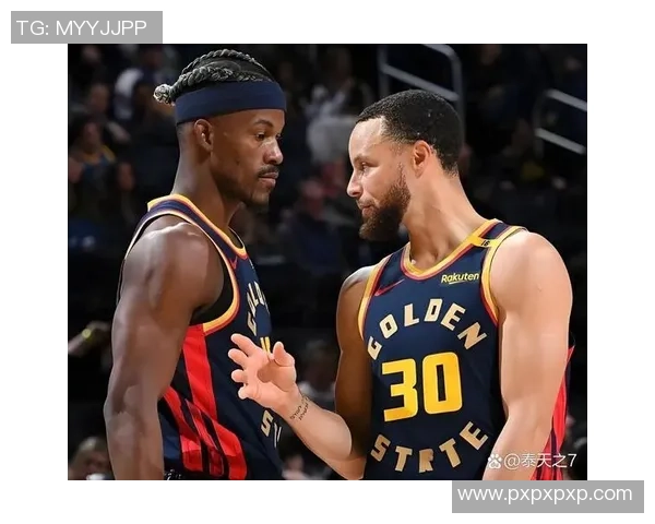 勇士与马刺激战三月三十日NBA赛场精彩纷呈球迷热情高涨 勇士与马刺激战三月三十日NBA赛场精彩纷呈球迷热情高涨